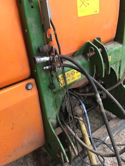 Amazone UF1501 mounted sprayer - Image 3
