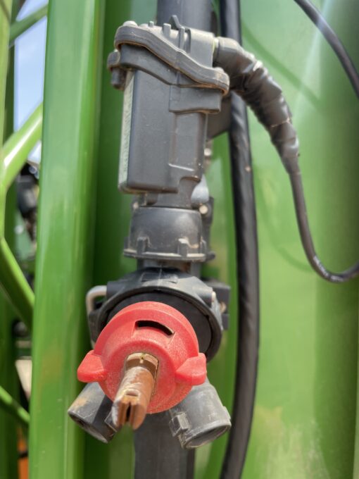 Amazone UF1801 mounted sprayer - Image 10