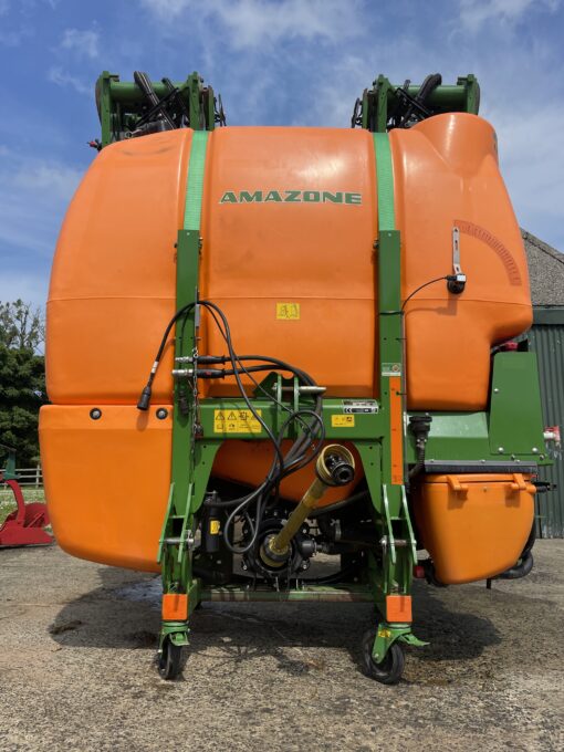 Amazone UF1801 mounted sprayer - Image 2