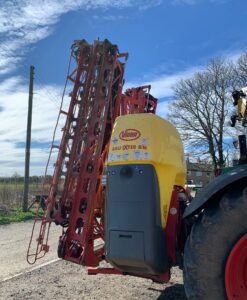 Kverneland Vicon iXter B16 mounted sprayer